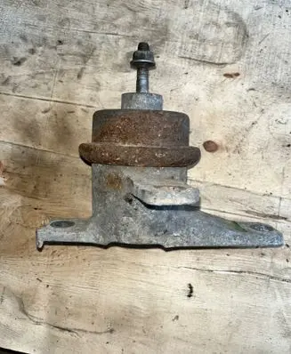 Mitsubishi Colt CZ3 Engine mount bracket MR594204