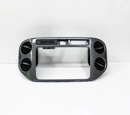 Volkswagen Tiguan Radio/GPS head unit trim 5N0858071D