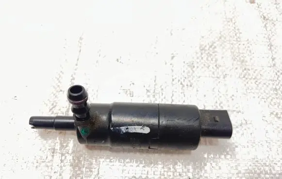 BMW X5 E70 Headlight washer pump 8377430
