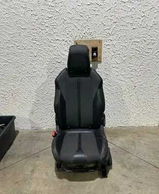 Peugeot 3008 II Front driver seat 