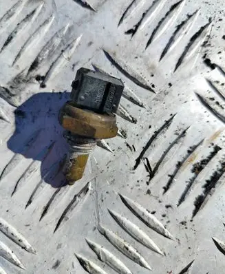 BMW 5 E60 E61 Coolant temperature sensor 1433076 BA651GF31