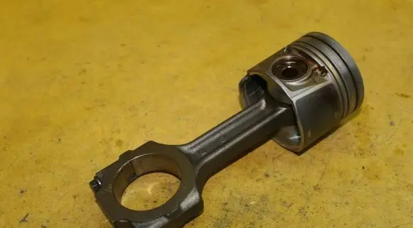 Opel Zafira B Piston with connecting rod
