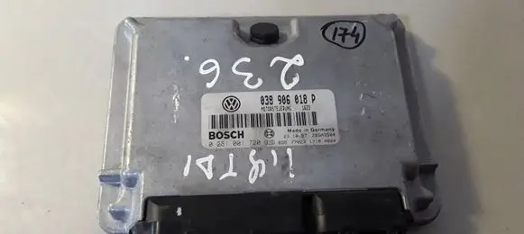 Volkswagen PASSAT B5 Engine control unit/module 0281001720 038906018P