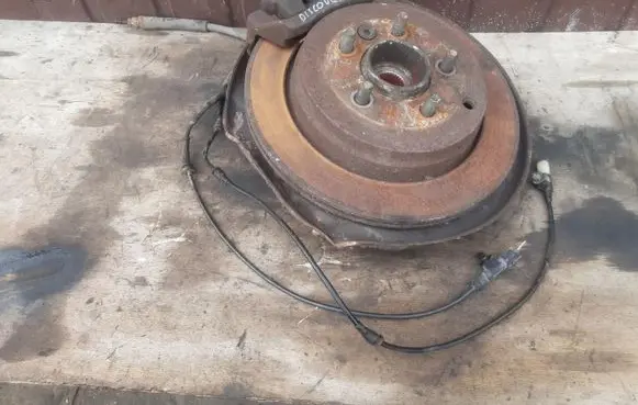 Land Rover Discovery 3 - LR3 Rear wheel hub spindle/knuckle 