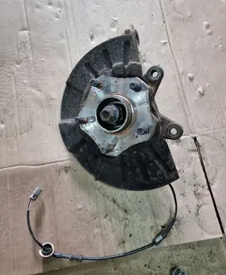 Suzuki Grand Vitara II Front wheel hub NOCODE