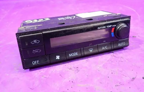 Nissan X-Trail T30 Climate control unit 