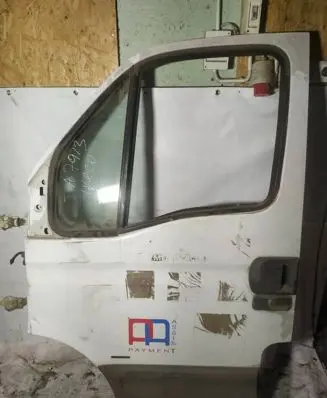 Iveco Daily 30.8 - 9 Front door baltos