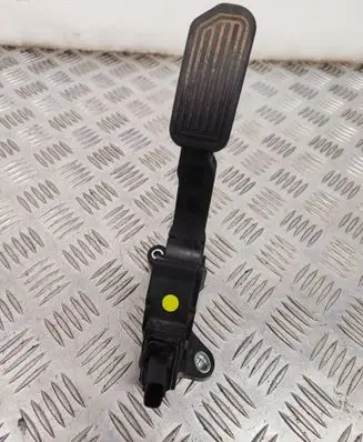 Toyota RAV 4 (XA40) Accelerator throttle pedal 781100W040