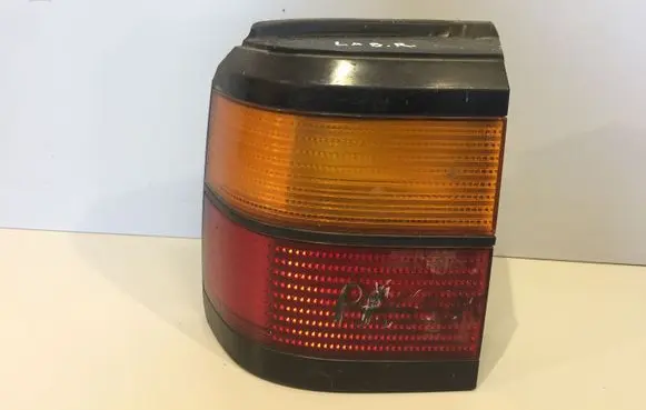 Volkswagen PASSAT B3 Rear/tail lights 333945111