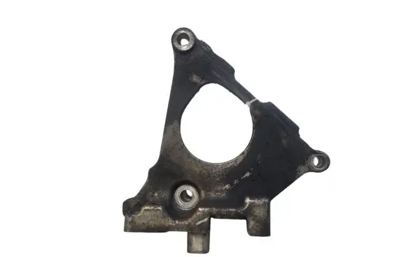 Nissan X-Trail T30 Engine mounting bracket