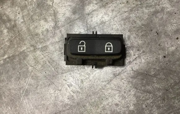 Volvo V70 Central locking switch button 30710475 03451600 S050025090220722