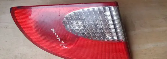 Toyota Avensis T220 Tailgate rear/tail lights 23300102
