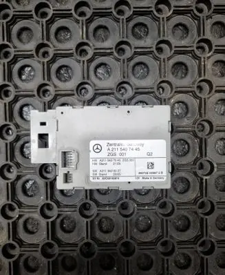 Mercedes-Benz E W211 Gateway control module A2115407445 A2114420027 A2115407545