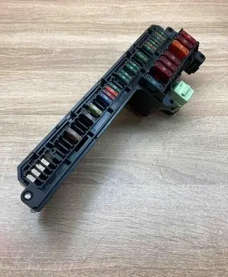 BMW 5 E60 E61 Fuse module 6932452 106887