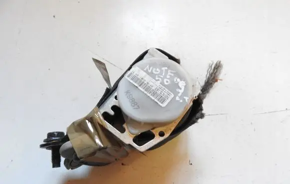 Nissan Note (E11) Seat belt trim 123A67g