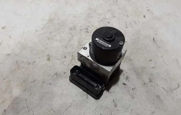 Volvo V50 ABS Pump 30793901