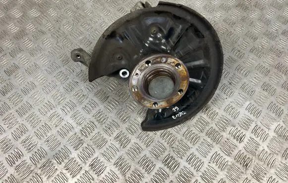 Rear wheel hub
