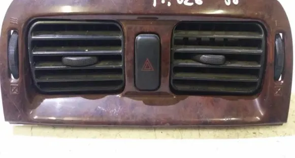 Mazda 626 Dash center air vent grill