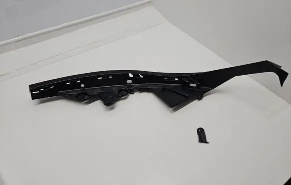 Chrysler Pacifica Headlight/headlamp mounting bracket 6002TM0294