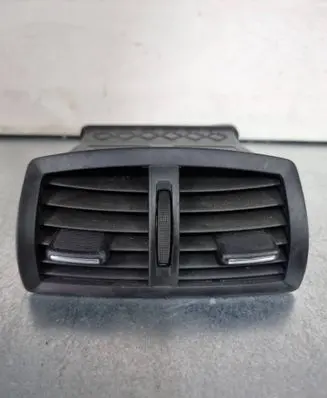 Rear air vent grill