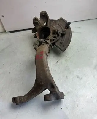 Volkswagen PASSAT B5.5 Front wheel hub spindle knuckle 5353535