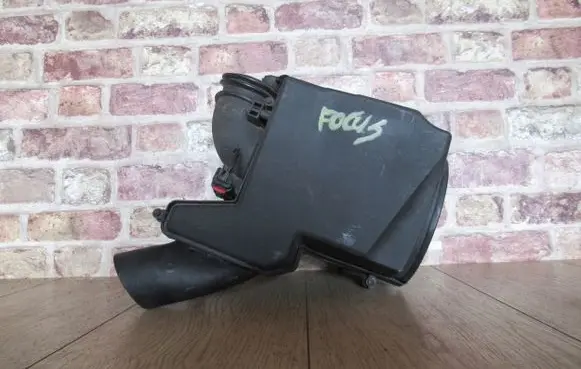 Ford Focus Air filter box cover AV61-9600-BF