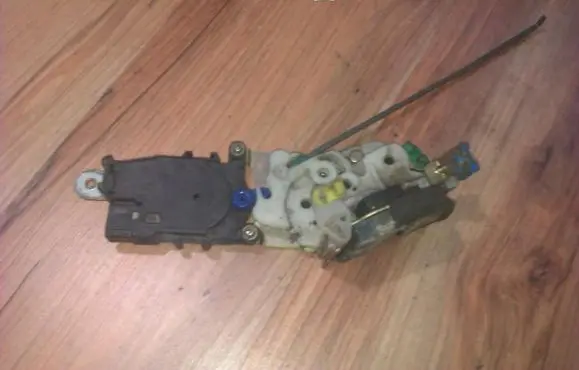 Subaru Legacy Front door lock