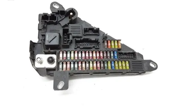 BMW 5 E60 E61 Fuse module 6906618