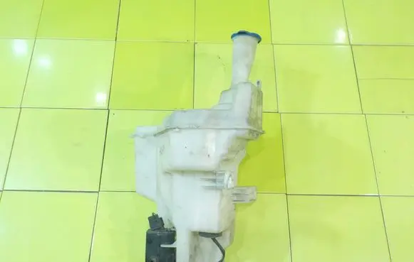 Hyundai i30 Windshield washer fluid reservoir/tank 98610A6000 XP182