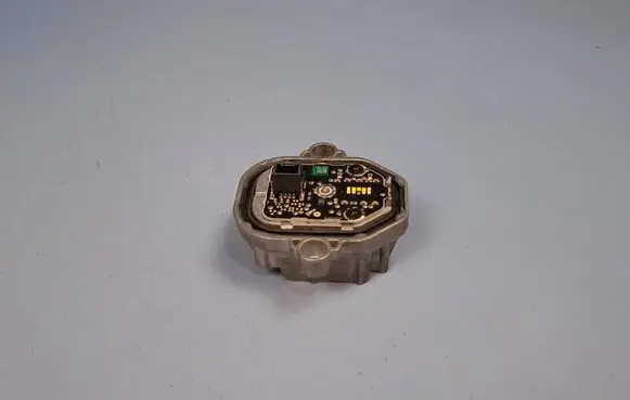 Volvo XC90 Headlight ballast module Xenon B132122B 32228297