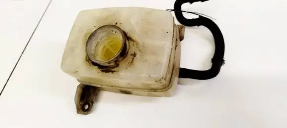 Brake fluid reservoir