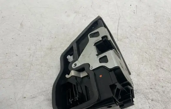 BMW 2 F22 F23 Front door lock 7202150