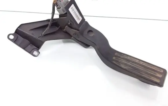 Ford Mondeo Mk III Accelerator throttle pedal 1S719F836BB