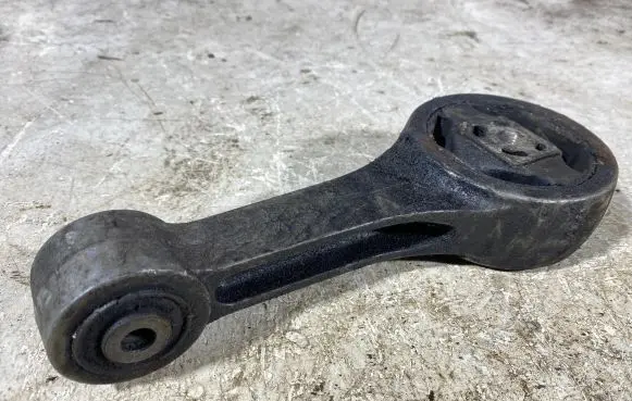 Skoda Fabia Mk1 (6Y) Engine mount bracket