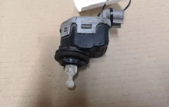 Opel Astra G Headlight level adjustment motor 90590665