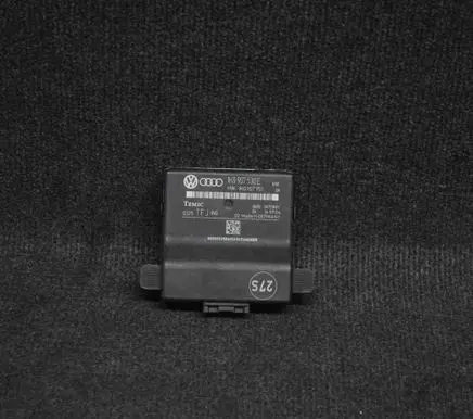 Volkswagen Golf V Gateway control module 1K0907951 1K0907530E