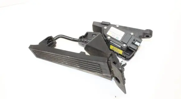 KIA Sportage Accelerator throttle pedal 327002S910