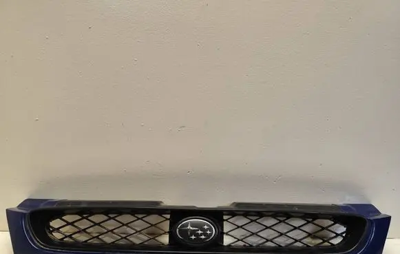Subaru Impreza I Front grill
