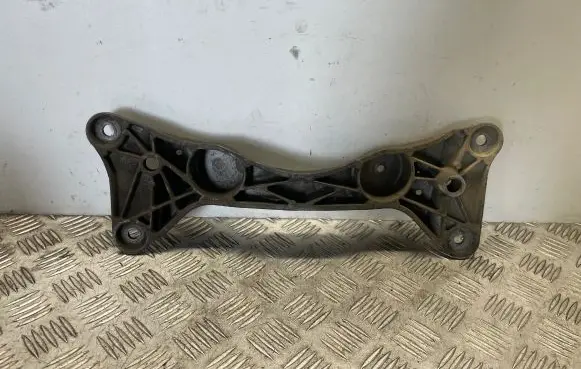 BMW 1 E81 E87 Gearbox mounting bracket 6778033