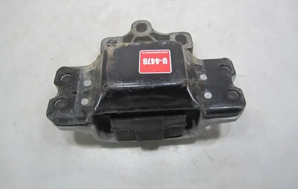 Volkswagen Golf Plus Engine mount bracket 22932620