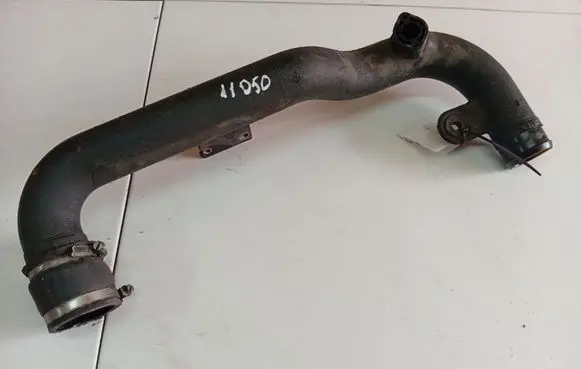 Volkswagen PASSAT B5 Intercooler hose/pipe 8D0145840M