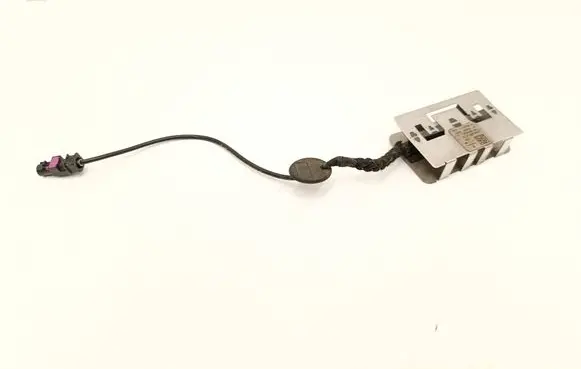 Mercedes-Benz A W176 Aerial antenna amplifier A2469050101