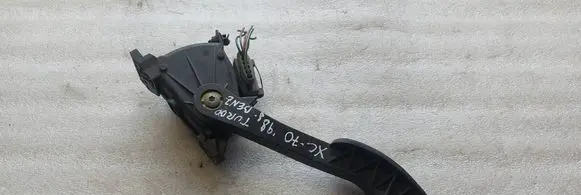 Accelerator throttle pedal
