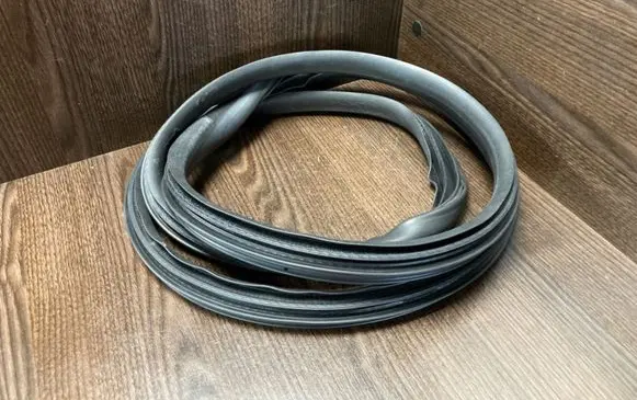 Volvo V50 Rubber seal rear door 