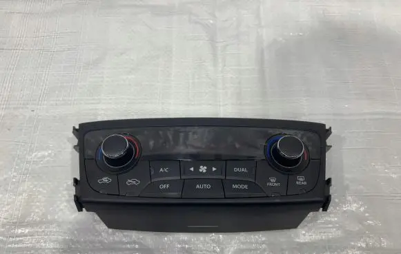 Suzuki SX4 S-Cross Climate control unit 3951061M00