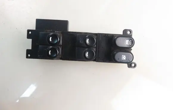 Hyundai i30 Electric window control switch 935702L010