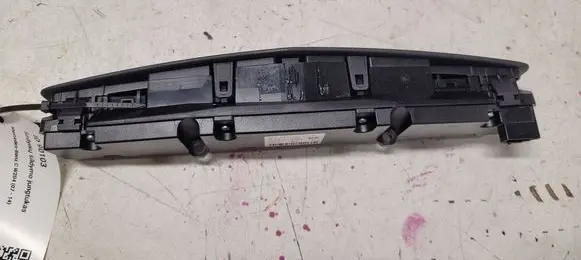 Mercedes-Benz C W204 Seat heating switch A2049051100 0628000620 33702402