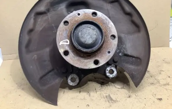 Rear wheel hub