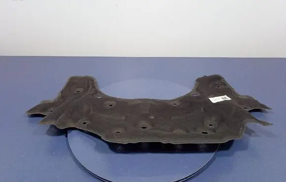 Engine bonnet/hood sound/heat insulation