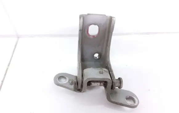 Ford Mondeo Mk III Front door upper hinge V1S7AF22800AA